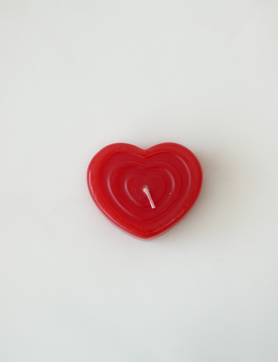 Crimson Ripple Heart Rose Scented Candle - Maroma